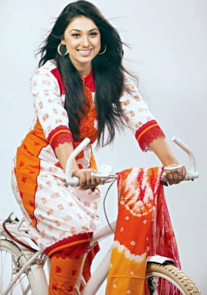 Apu Biswas: Bangladeshi Actress Biography & Photo Wallpapers